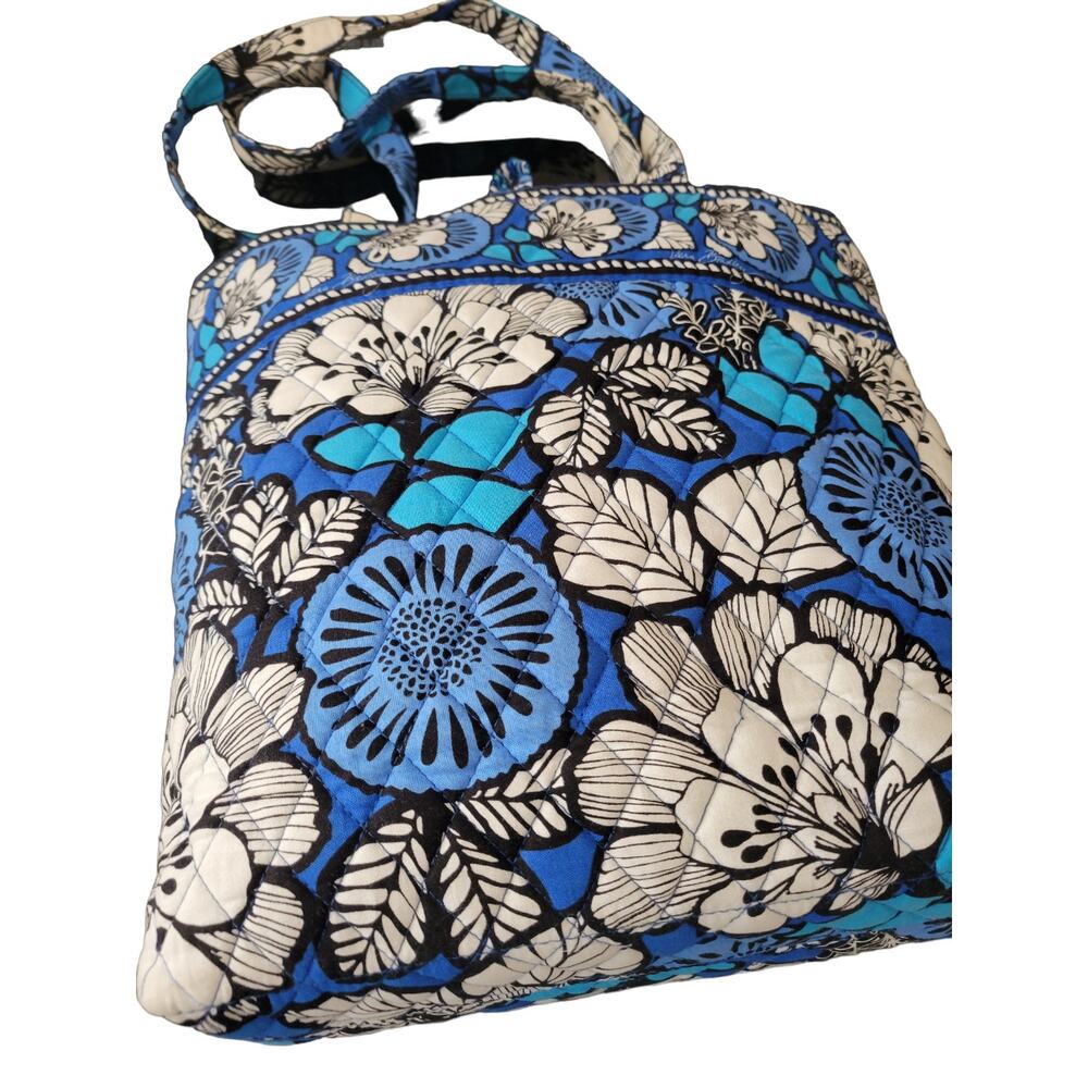 Vera Bradley Tote Blue Bayou pattern‎ Sharp and Colorful See Description